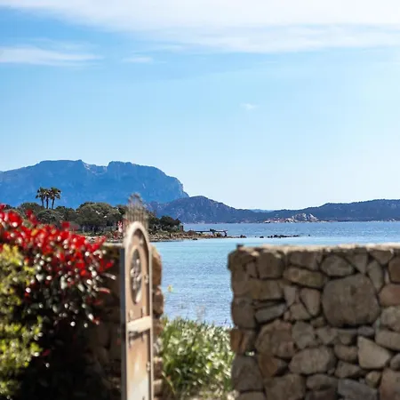 Dom wakacyjny Villa Agua - Pieds Dans L'Eau By Homey Experience Olbia