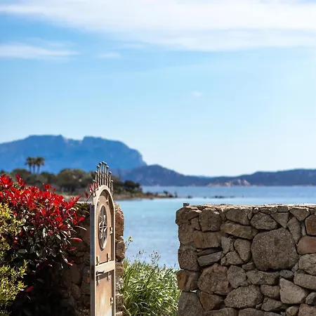 Dom wakacyjny Villa Agua - Pieds Dans L'Eau By Homey Experience Olbia